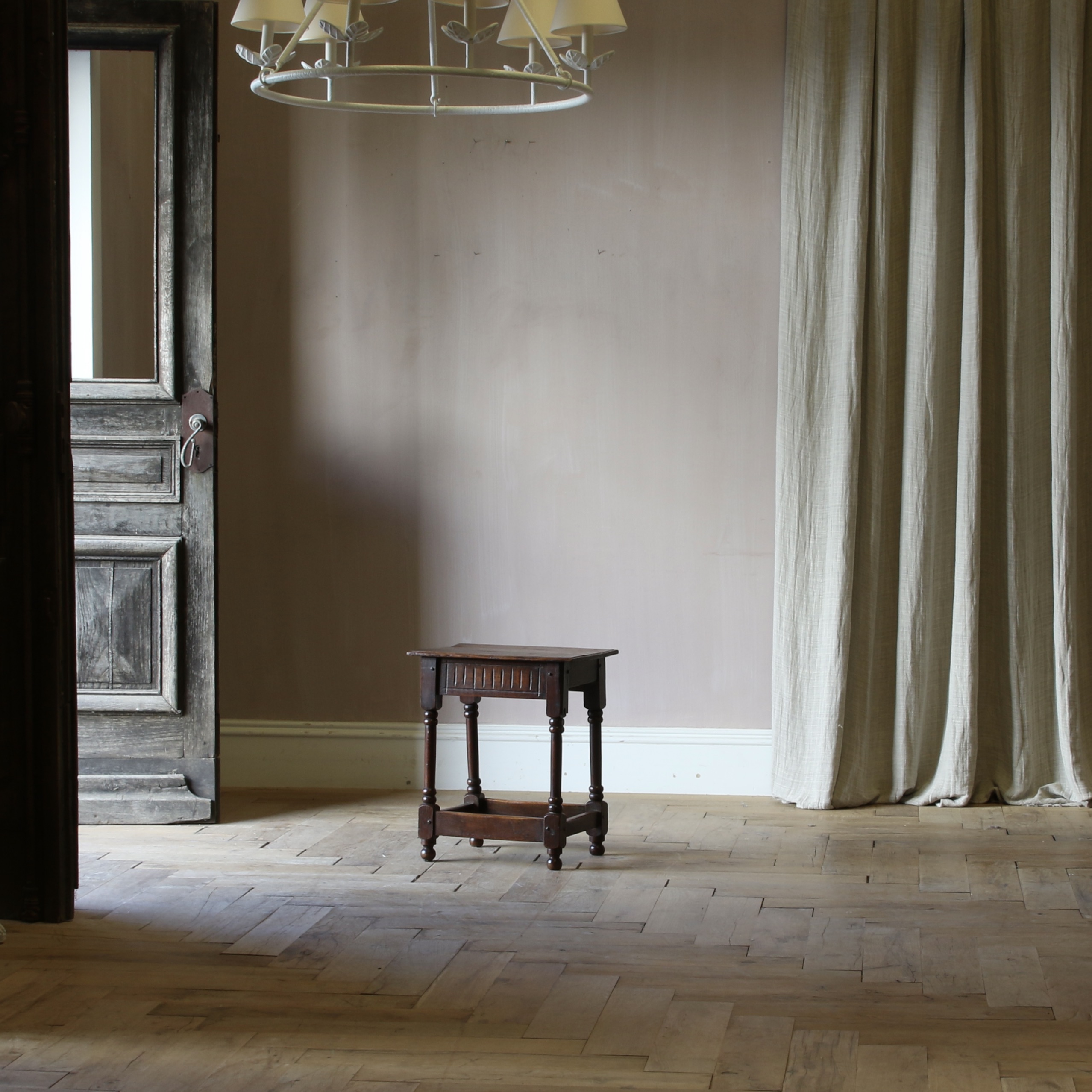 150-16 - A Jacobean Style Oak Stool